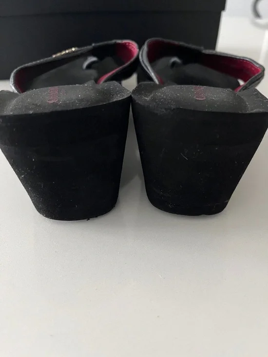 Coach Black Leather Thong Sandals with Red Lining and Gold Logo Box included - Picture 3 of 10